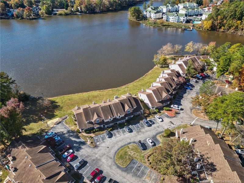 484 Lands End Rd, Fayetteville, NC 28314