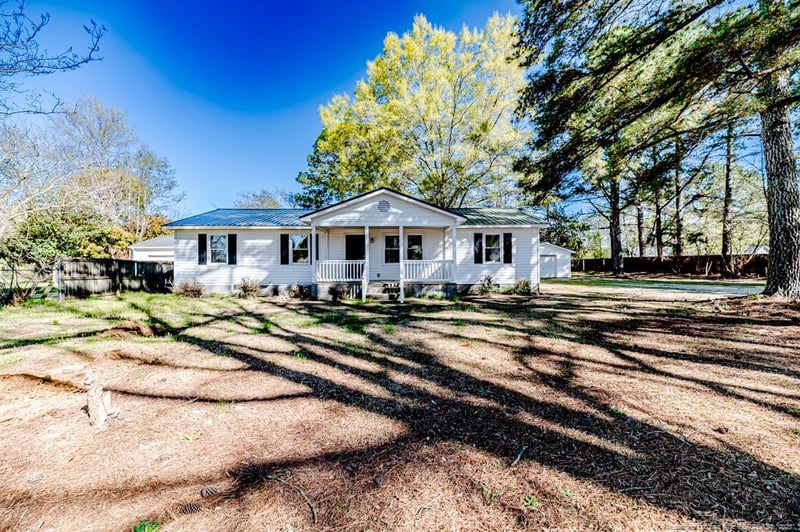 488 Hall Rd, Erwin, NC 28339