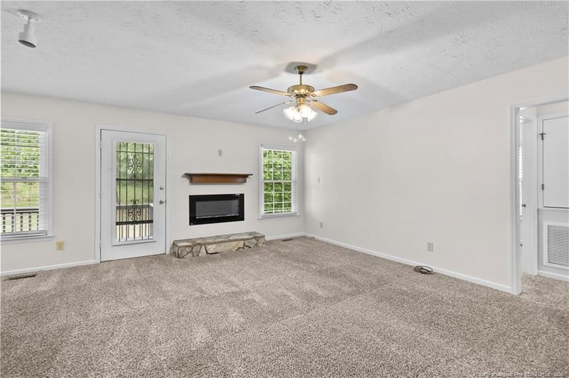 488 Oates Dr, Fayetteville, NC 28311