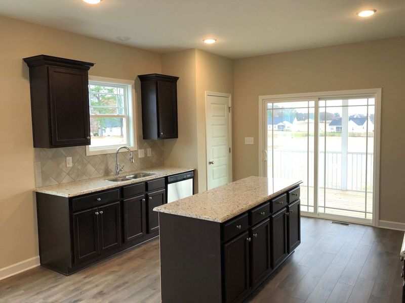 49 Rickenbacker Dr, Zebulon, NC 27597