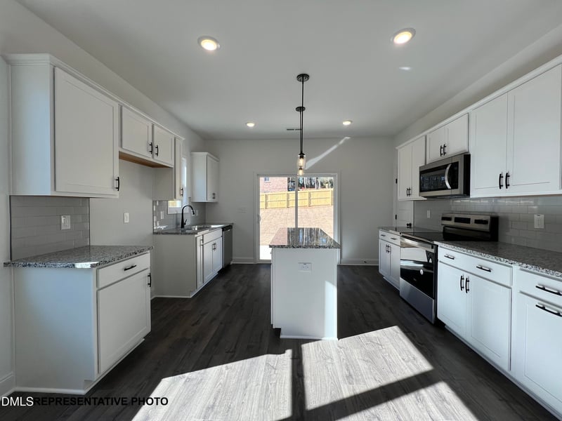 49 Zambezi Ct, Zebulon, NC 27597