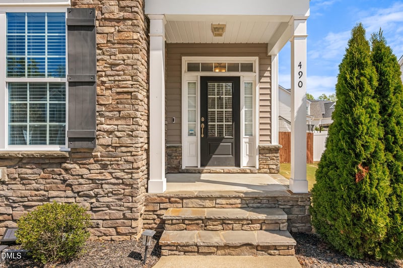 490 Walker Ranch Dr, Fuquay Varina, NC 27526