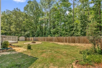 4900 Avant Ferry Ct, Fayetteville, NC 28306