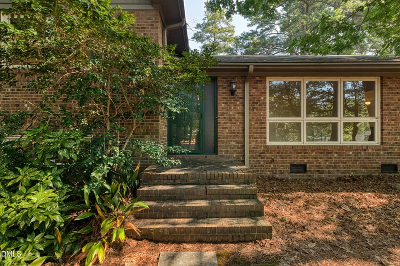 4900 Larchmont Dr, Raleigh, NC 27612