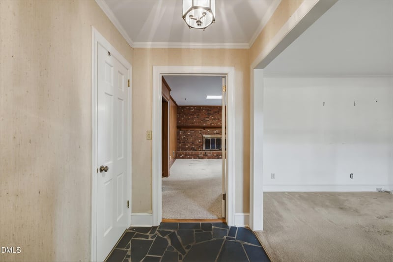 4900 Larchmont Dr, Raleigh, NC 27612
