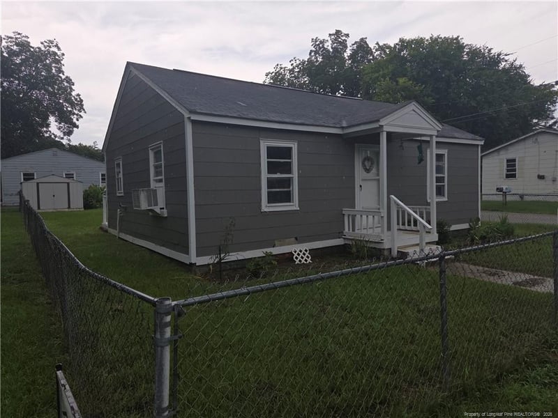 4901 Schmidt St, Fayetteville, NC 28303