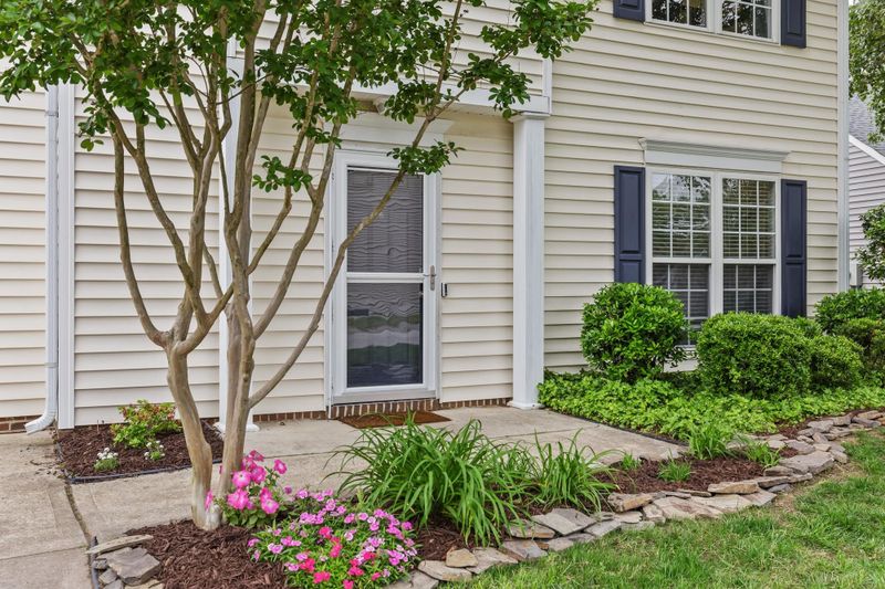 4905 Gaithers Pointe Dr, Durham, NC 27713