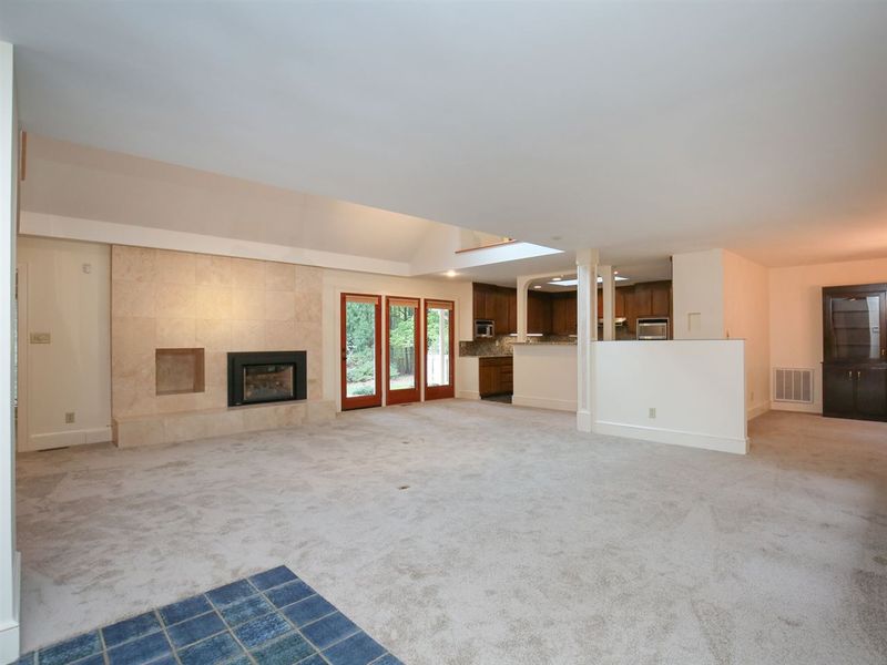 4905 Stoneridge Dr, Raleigh, NC 27612