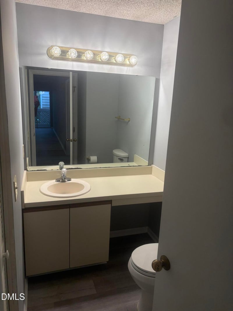 4907 Hollenden Dr #Apt 207, Raleigh, NC 27616