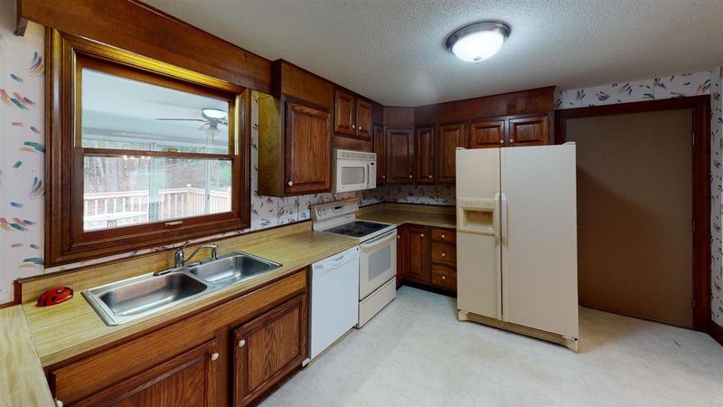 4908 Springwood Dr, Raleigh, NC 27613