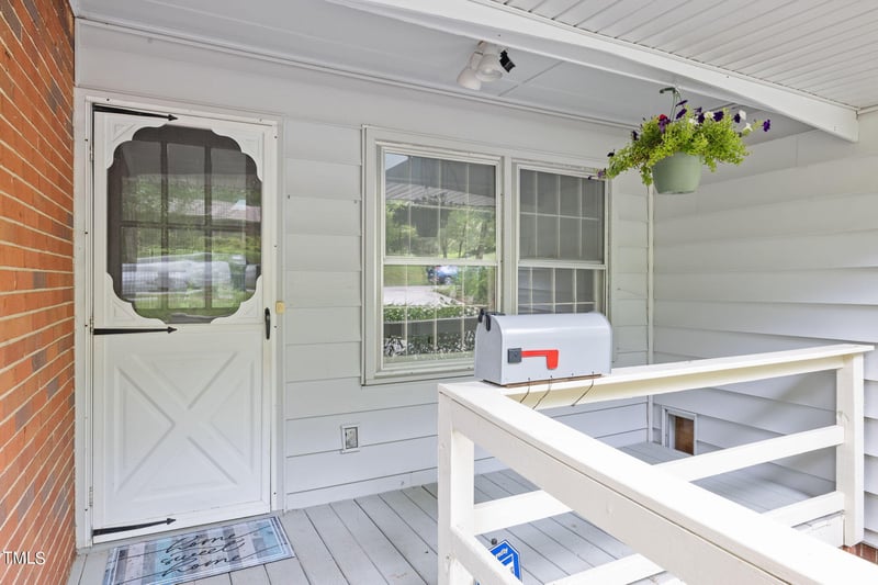 4909 Hollyridge Dr, Raleigh, NC 27612