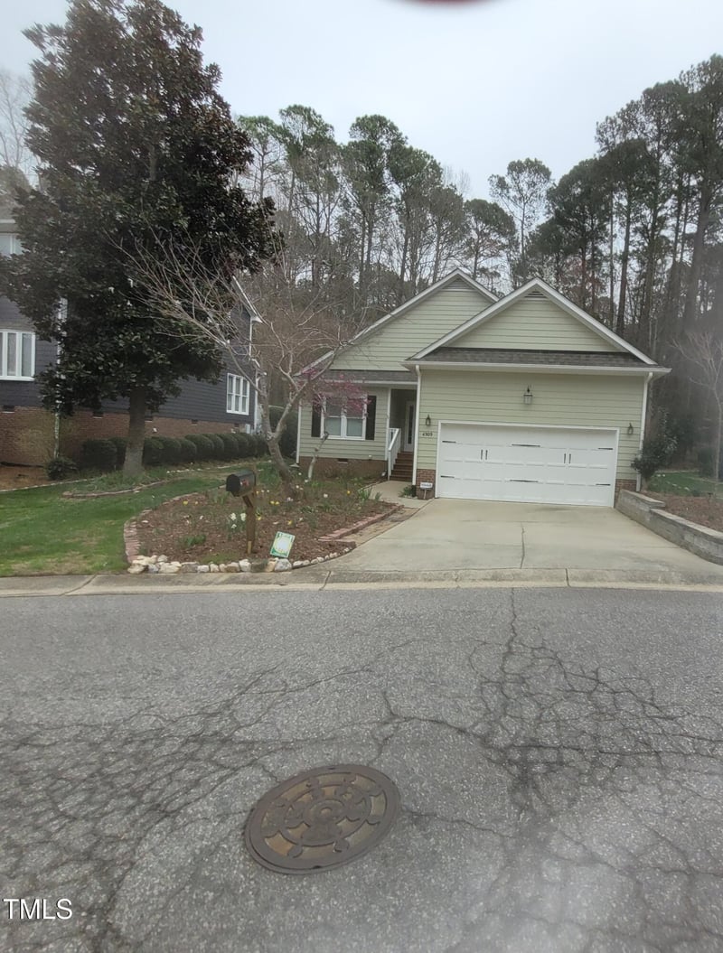 4909 Willow Tree Ln, Clayton, NC 27520