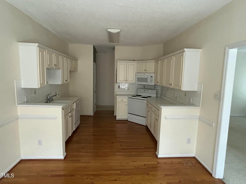 4909 Willow Tree Ln, Clayton, NC 27520