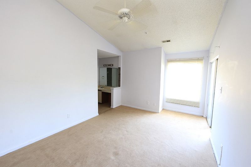 4911 Hollenden Dr #201, Raleigh, NC 27616