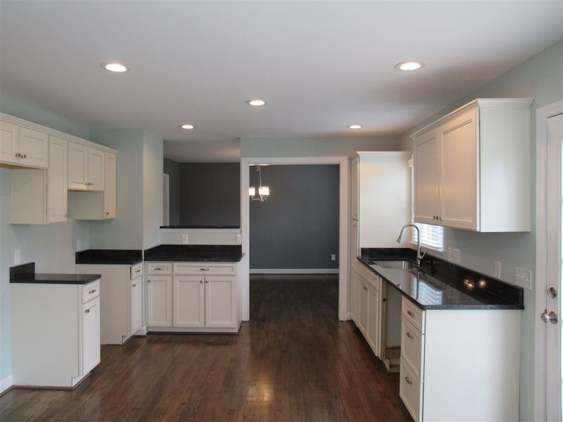 4912 Harbour Towne Dr, Raleigh, NC 27604