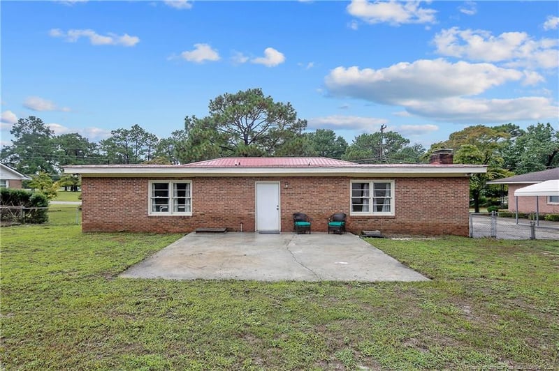 4914 Pinewood Dr, Hope Mills, NC 28348