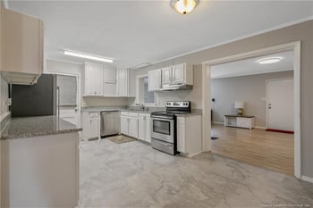 4914 Pinewood Dr, Hope Mills, NC 28348