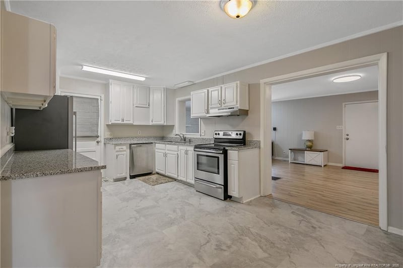 4914 Pinewood Dr, Hope Mills, NC 28348