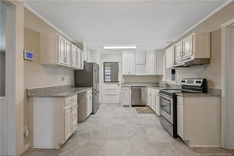 4914 Pinewood Dr, Hope Mills, NC 28348