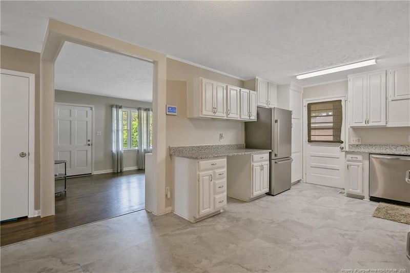 4914 Pinewood Dr, Hope Mills, NC 28348