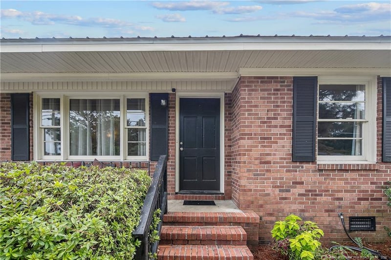 4914 Pinewood Dr, Hope Mills, NC 28348