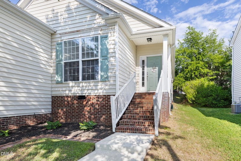 4917 Delta Lake Dr, Raleigh, NC 27612
