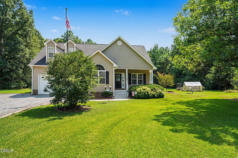492 Tomahawk Dr, Clayton, NC 27520