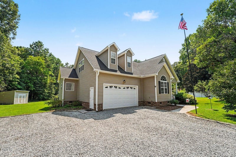 492 Tomahawk Dr, Clayton, NC 27520
