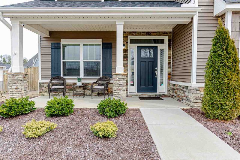 492 Whitebark Ln, Clayton, NC 27520
