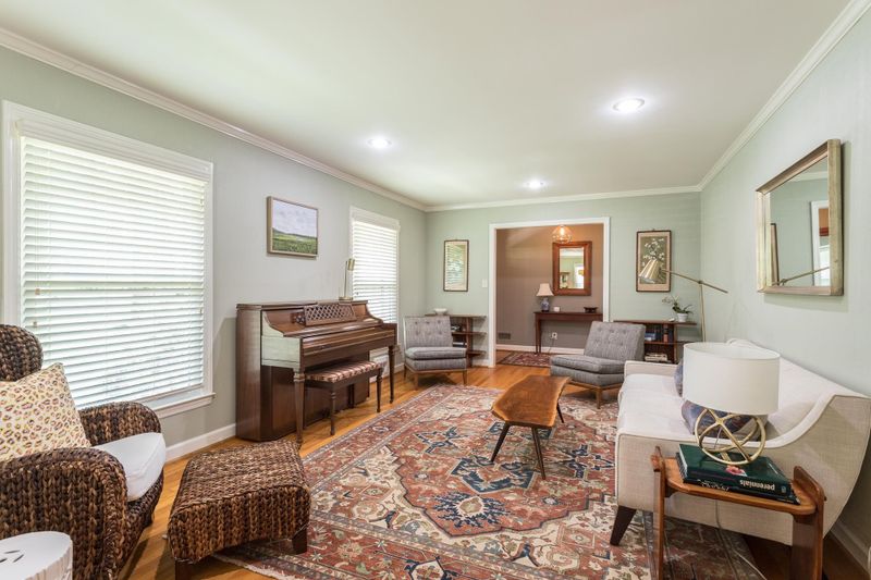 4933 Carteret Dr, Raleigh, NC 27612