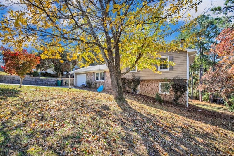 4935 Pinewood Dr, Hope Mills, NC 28348