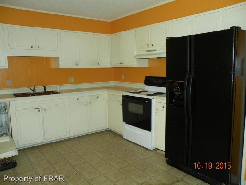 4942 Pinewood Dr, Hope Mills, NC 28348