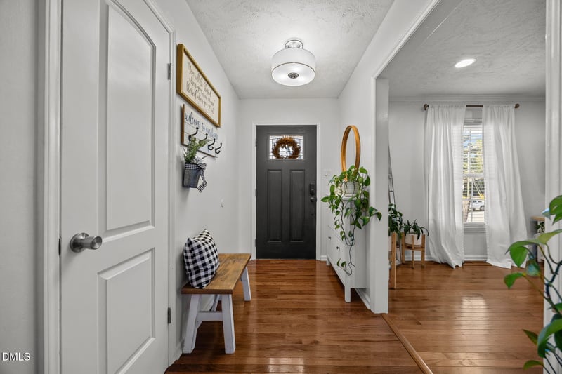 4950 Pinewood Dr, Hope Mills, NC 28348