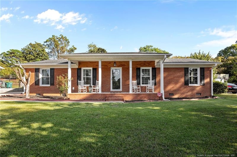 4950 Pinewood Dr, Hope Mills, NC 28348