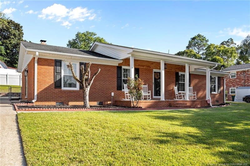 4950 Pinewood Dr, Hope Mills, NC 28348