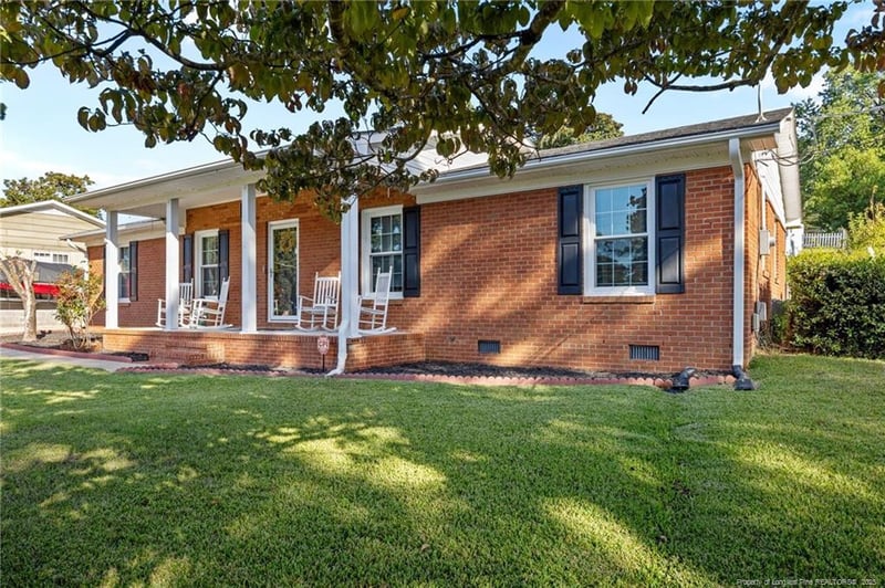 4950 Pinewood Dr, Hope Mills, NC 28348