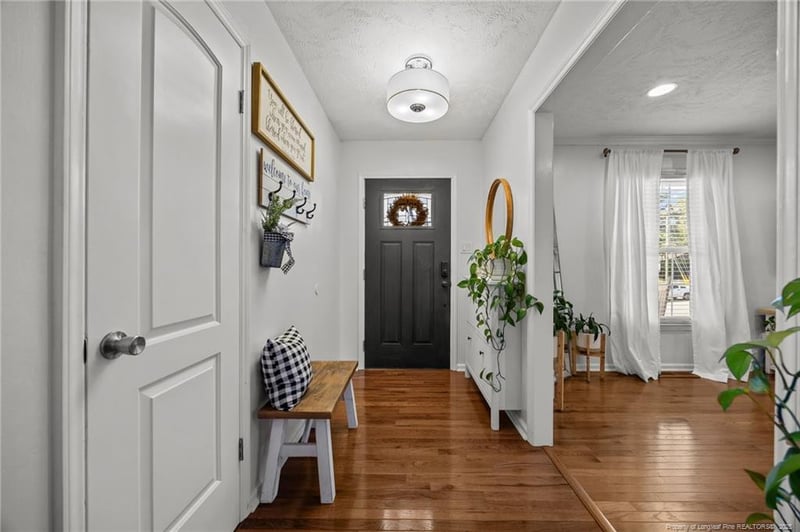 4950 Pinewood Dr, Hope Mills, NC 28348