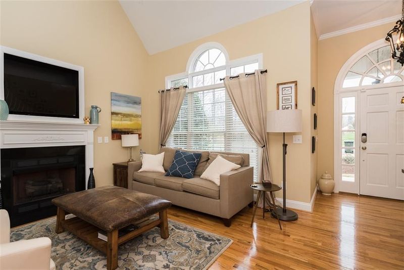 496 Stonewall Dr, Mebane, NC 27302
