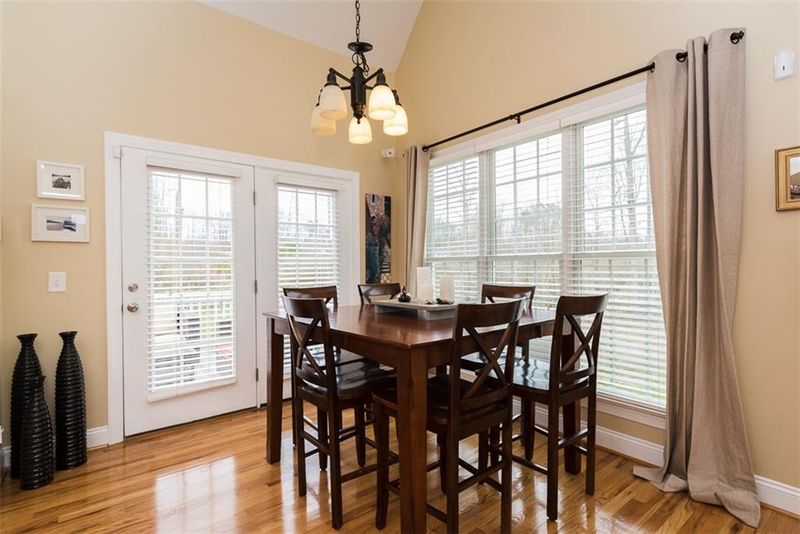 496 Stonewall Dr, Mebane, NC 27302