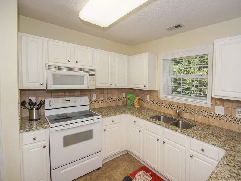 5 Bermuda Ct, Durham, NC 27703
