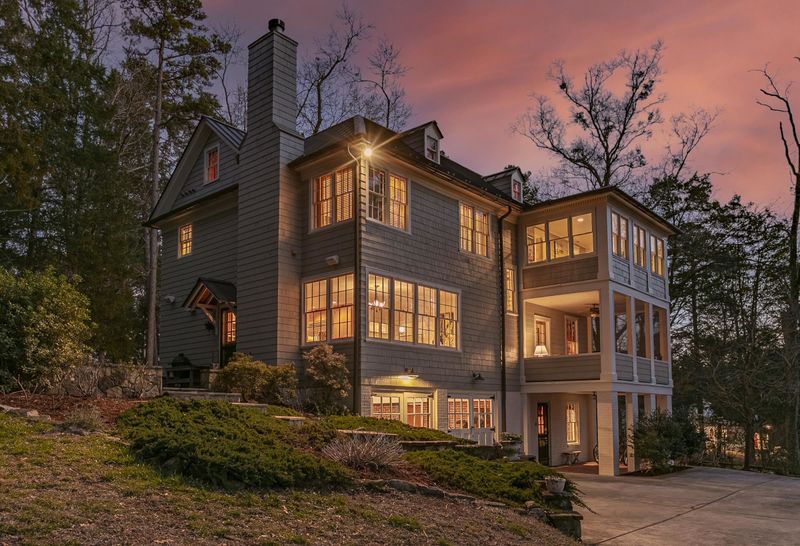 5 Buttons Rd, Chapel Hill, NC 27514