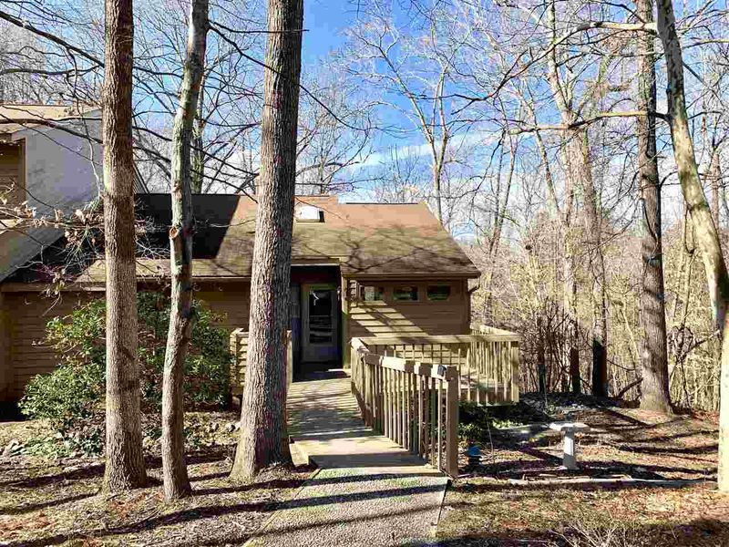 5 Creekview Ln, Durham, NC 27705