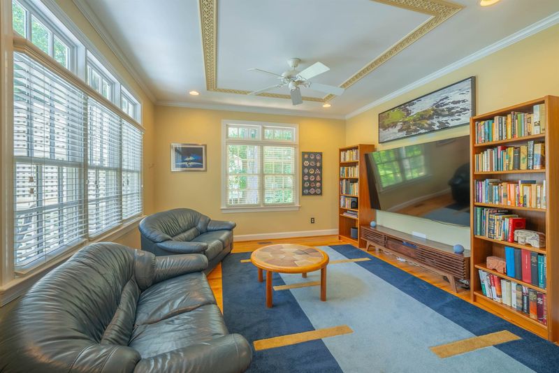 5 Fairwoods Dr, Durham, NC 27712