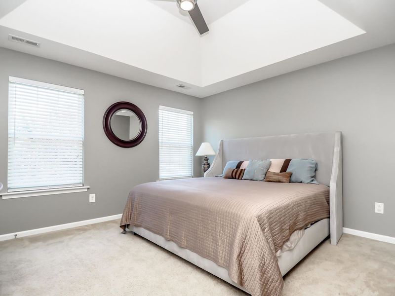 5 Grosbeak Ln, Durham, NC 27713