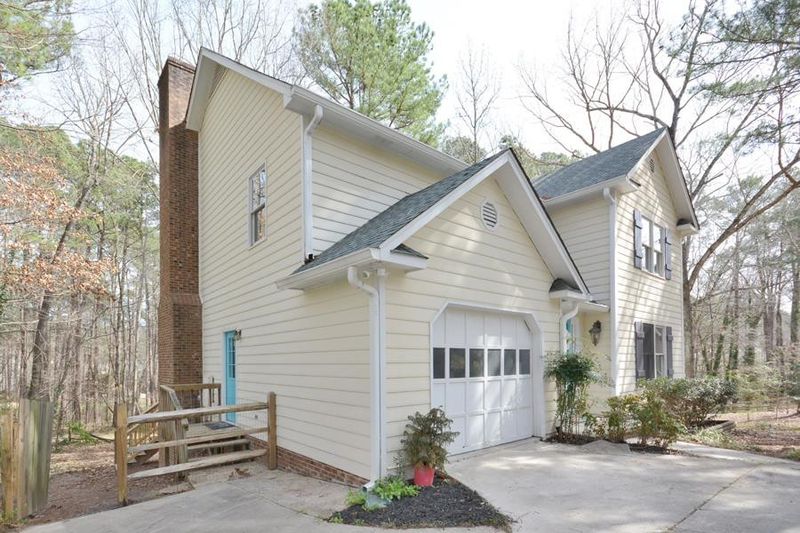 5 Hampshire Ct, Durham, NC 27713