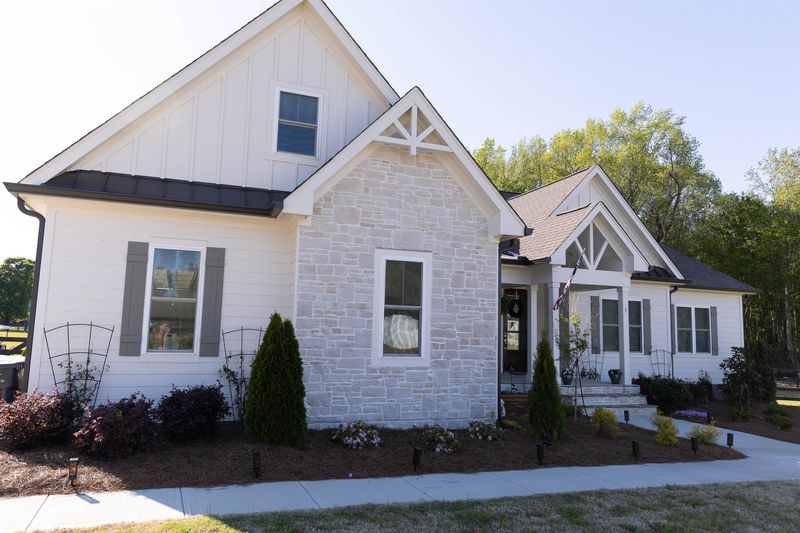 5 Paddocks Ct, Zebulon, NC 27597