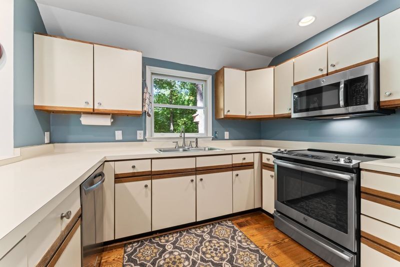 5 Streamview Ct, Durham, NC 27713