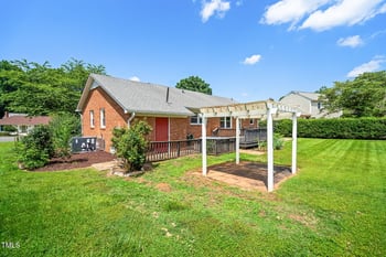 5 Windsor Pl, Mebane, NC 27302