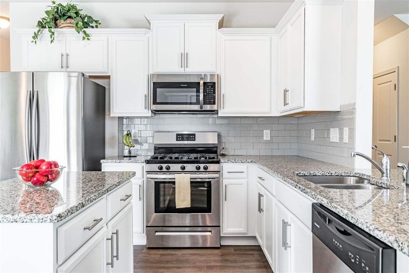 50 N Great White Way, Clayton, NC 27527