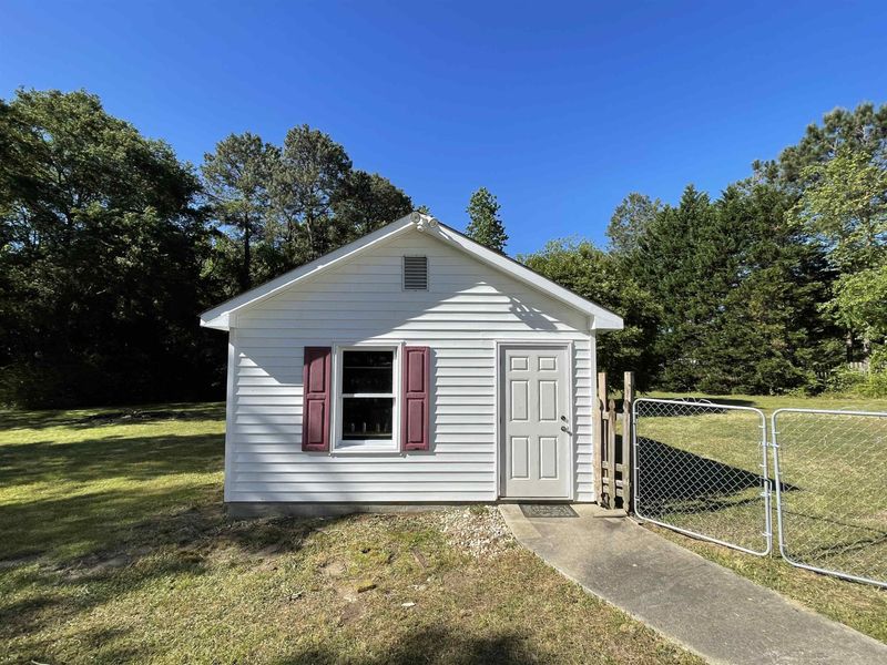 50 Lauren Ct, Zebulon, NC 27597
